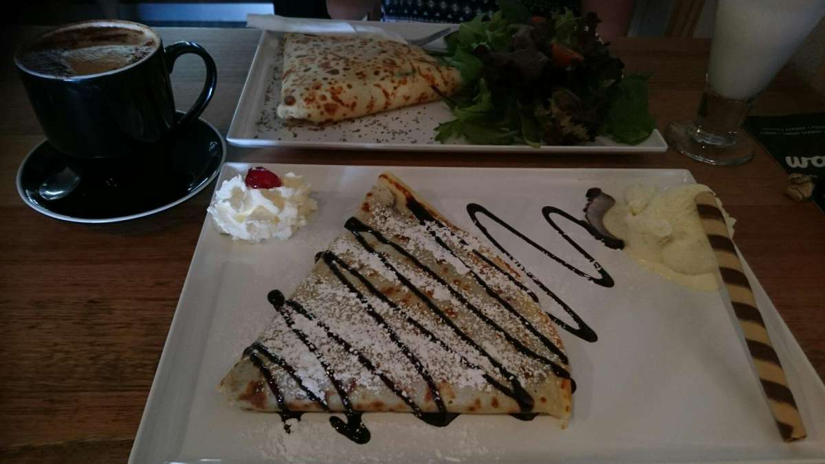 Waves Cafe — photograph 4